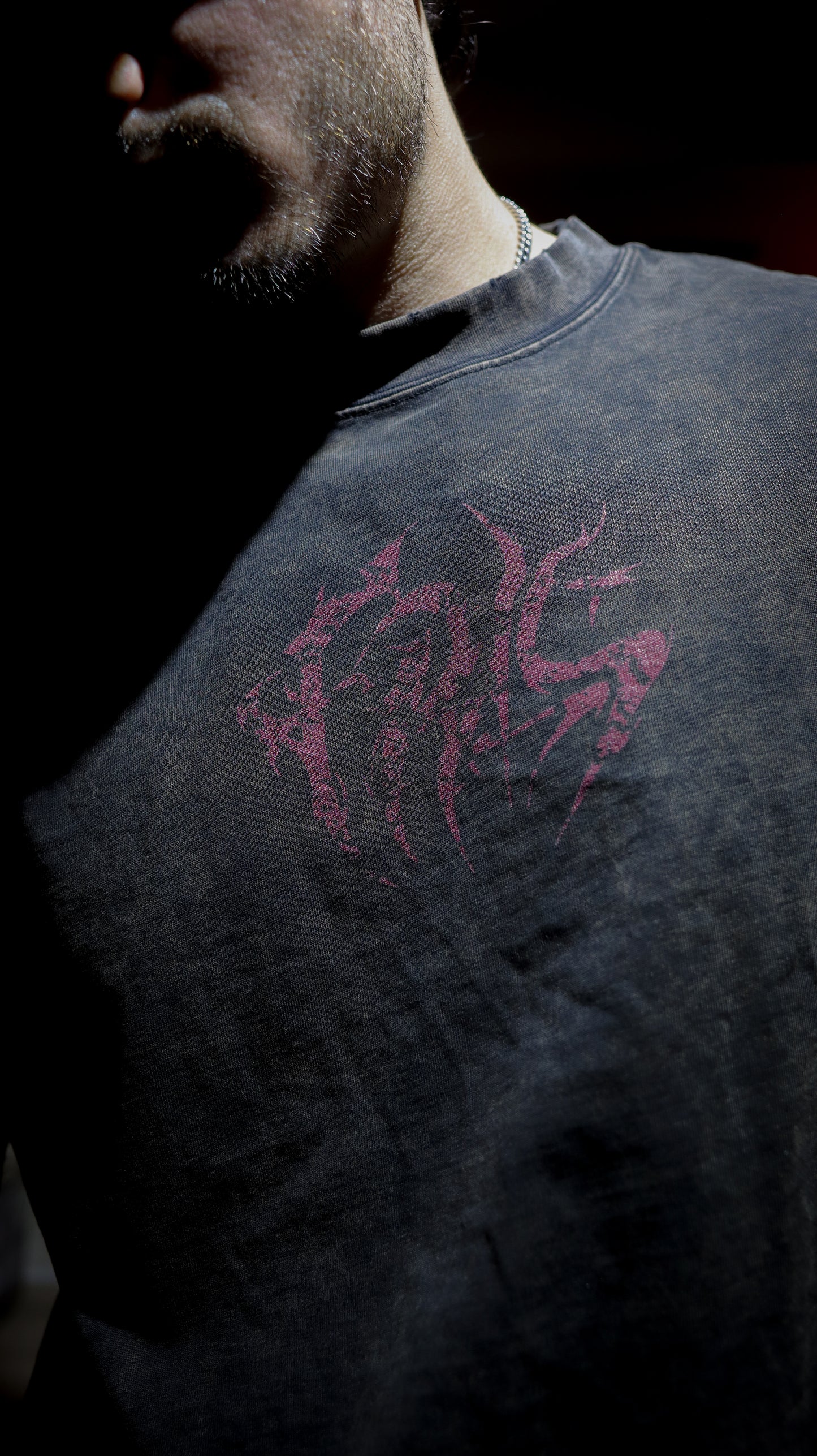 VINTAGE WASH DISTRESSED FRLS AON OVERSIZED TEE